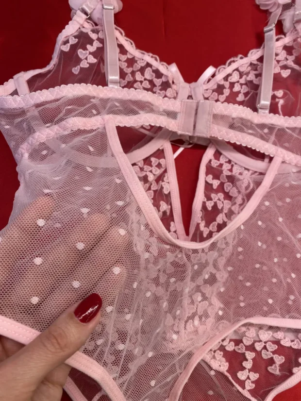 Carrie - Velikost: M