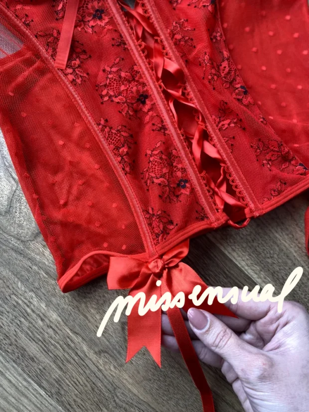 Bettie - Velikost: L