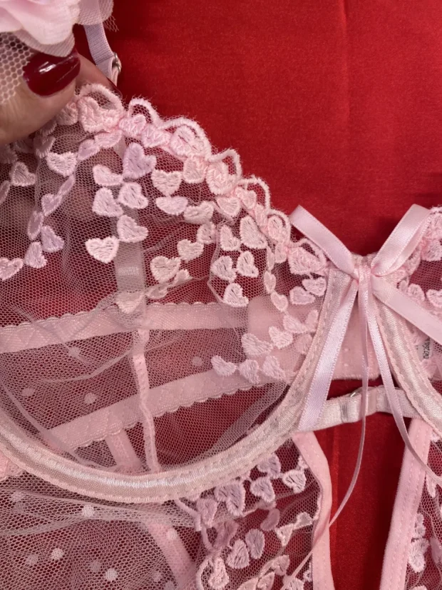 Carrie - Velikost: M